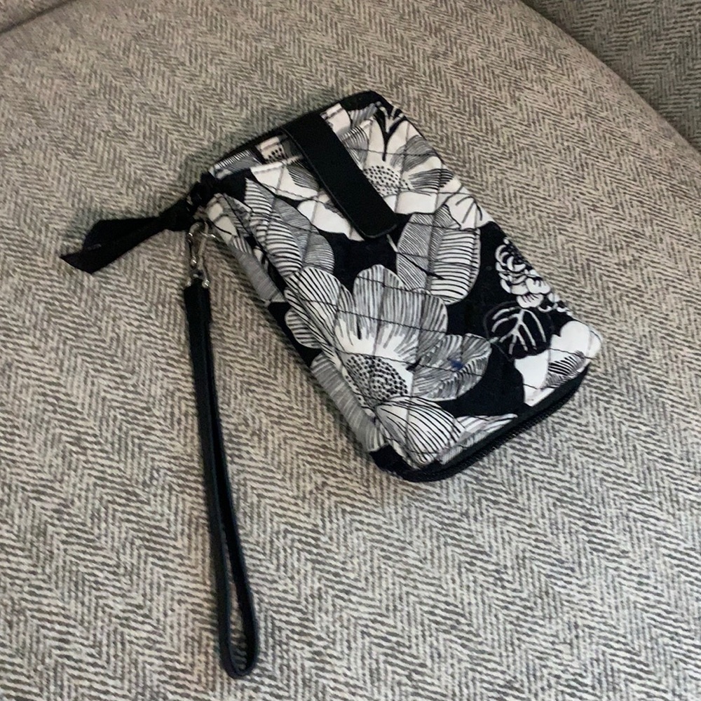 Vera Bradley smartphone wristlet in Bedford Blooms